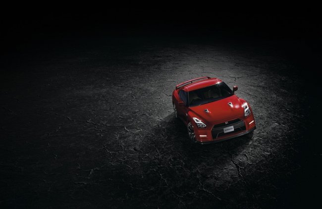 Фотографии внешности и салона нового Nissan GT-R