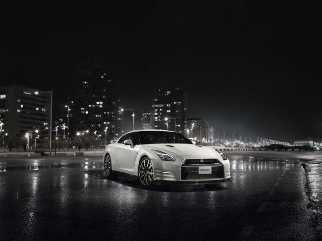      Nissan GT-R