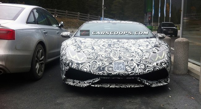 Прототип Lamborghini Cabrera попал в объективы фотокамер
